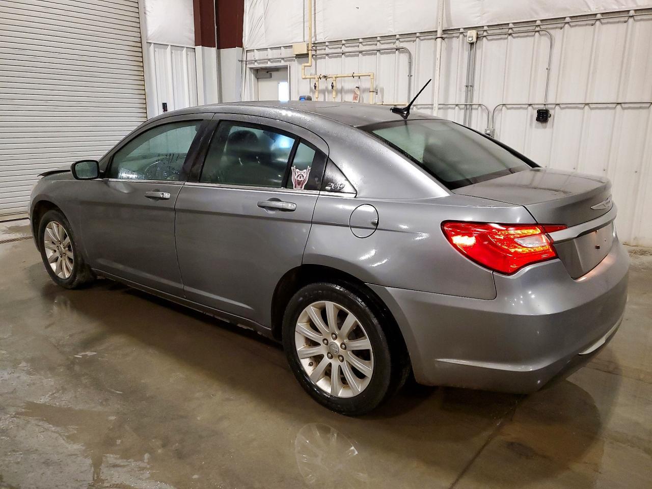 2013 Chrysler 200 Touring - Image 2