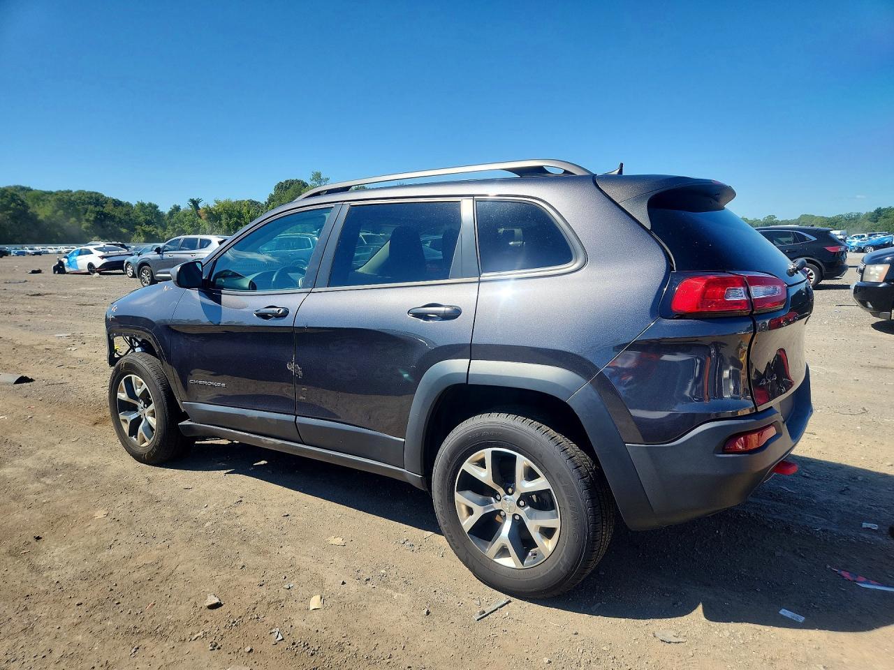 2016 Jeep Cherokee Trailhawk - Image 2