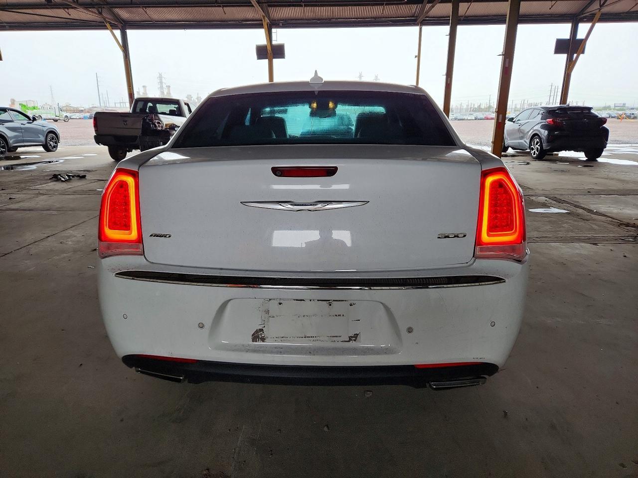 2015 Chrysler 300 Limited - Фото 6