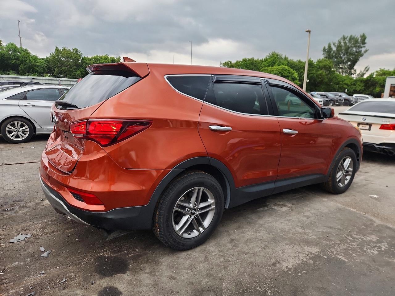2017 Hyundai Santa Fe Sport 2.4L - Image 3