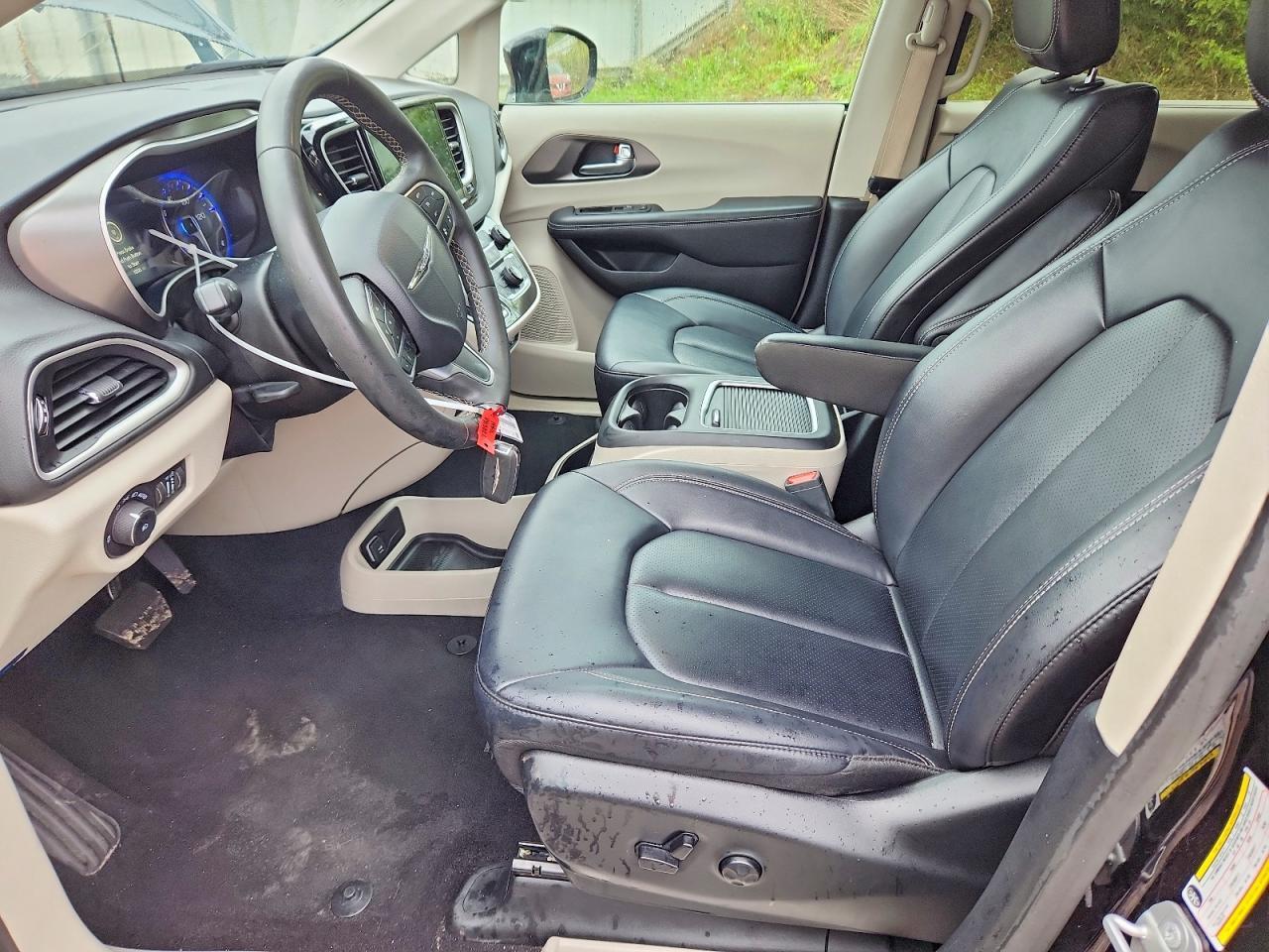 2024 Chrysler Pacifica Touring L - Image 7