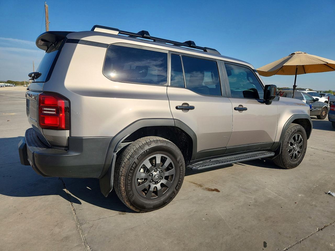 2025 Toyota Land Cruiser Base - Фото 3