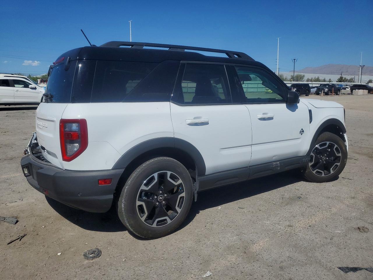 2024 Ford Bronco Sport Outer Banks - Image 3