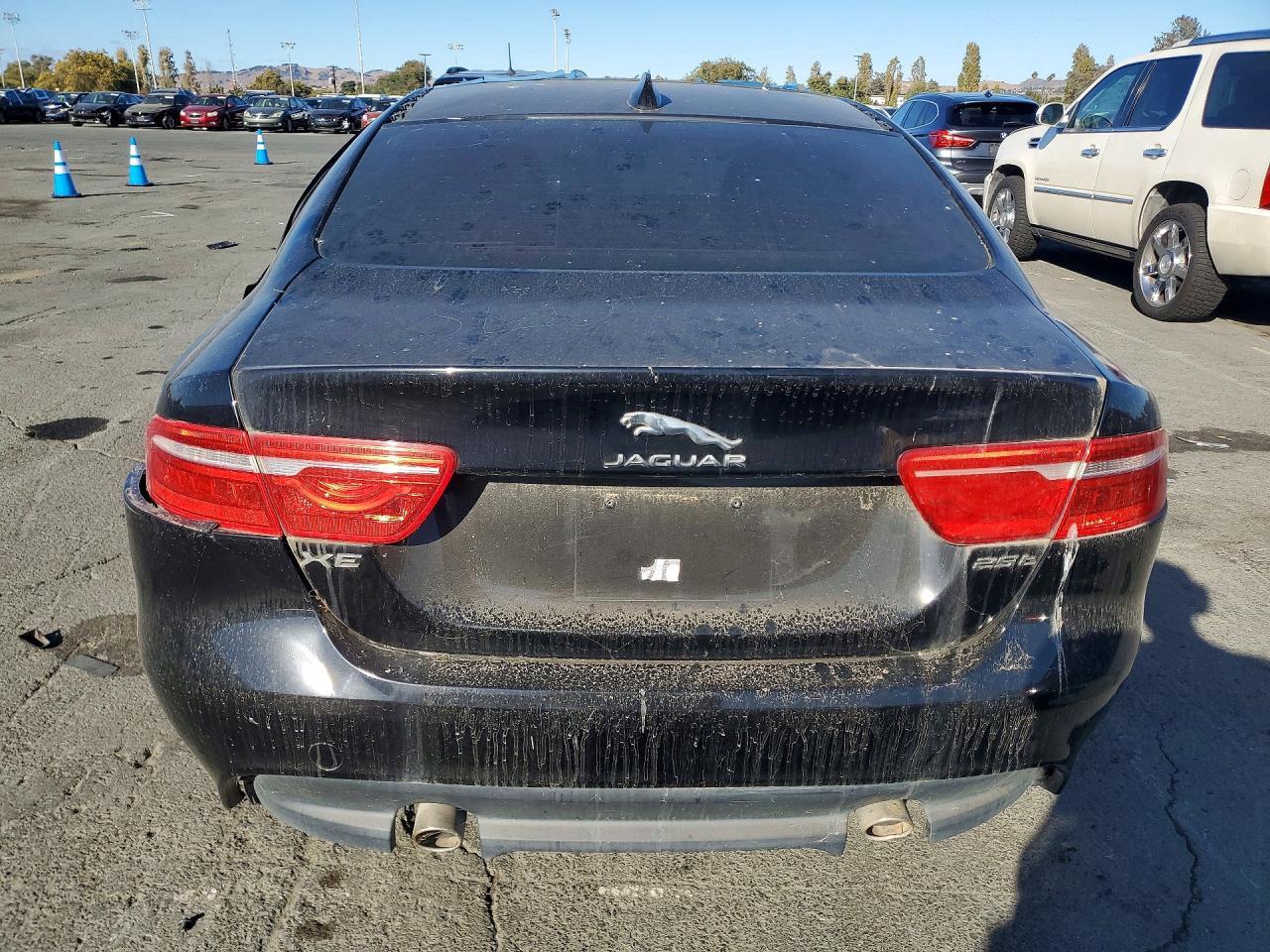 2018 Jaguar Xe - Image 6