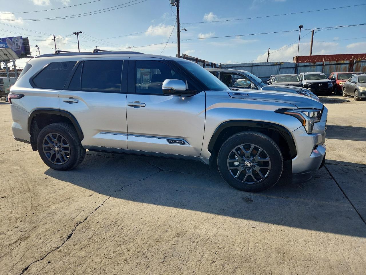 2025 Toyota Sequoia Platinum - Фото 4
