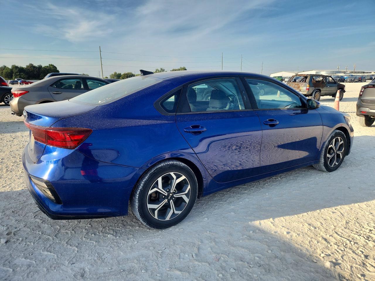 2019 Kia Forte Lxs - Фото 3