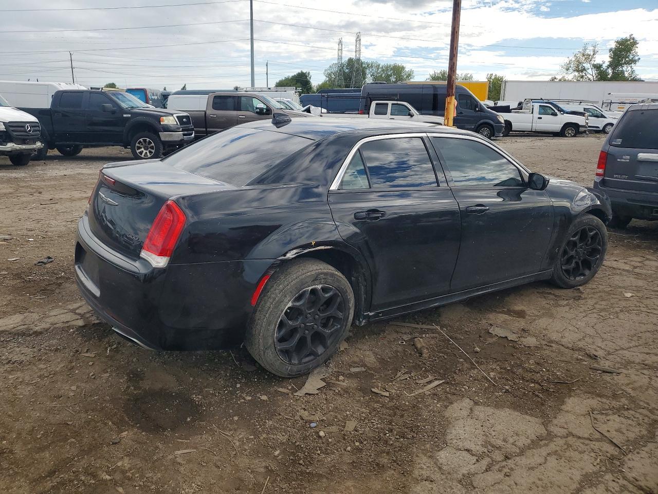 2017 Chrysler 300 S - Фото 3