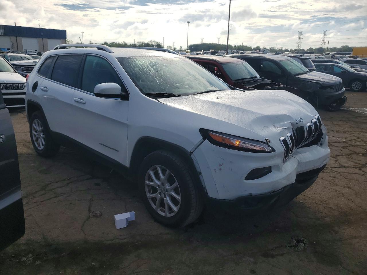 2016 Jeep Cherokee Latitude - Image 4