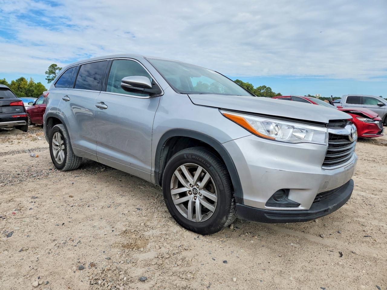 2016 Toyota Highlander Le - Image 4