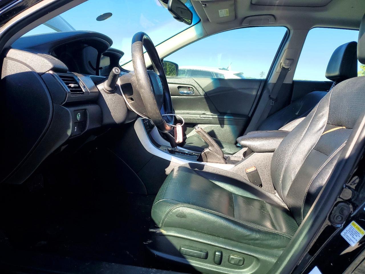 2015 Honda Accord Touring Hybrid - Image 7