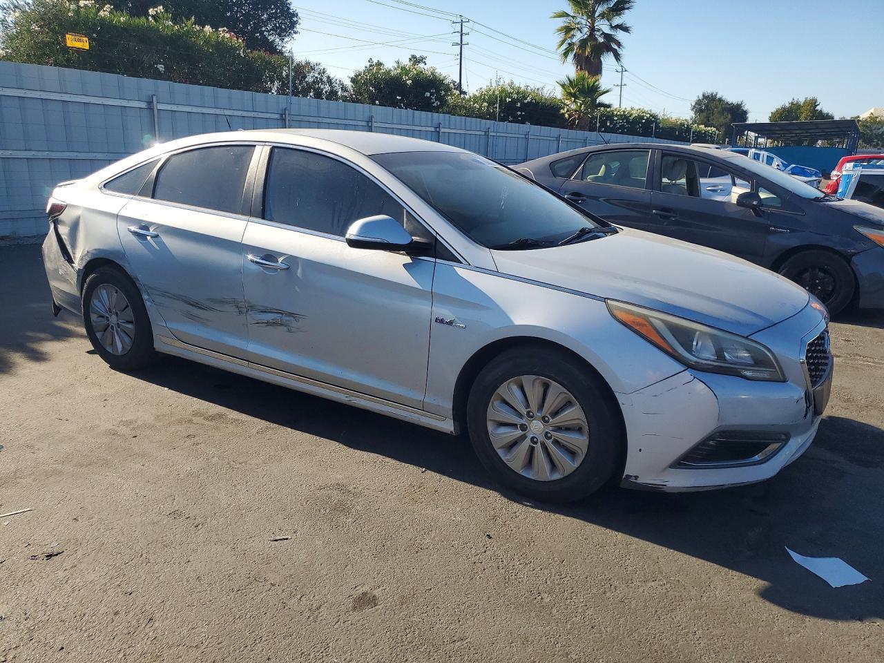 2017 Hyundai Sonata Hybrid Se - Image 4