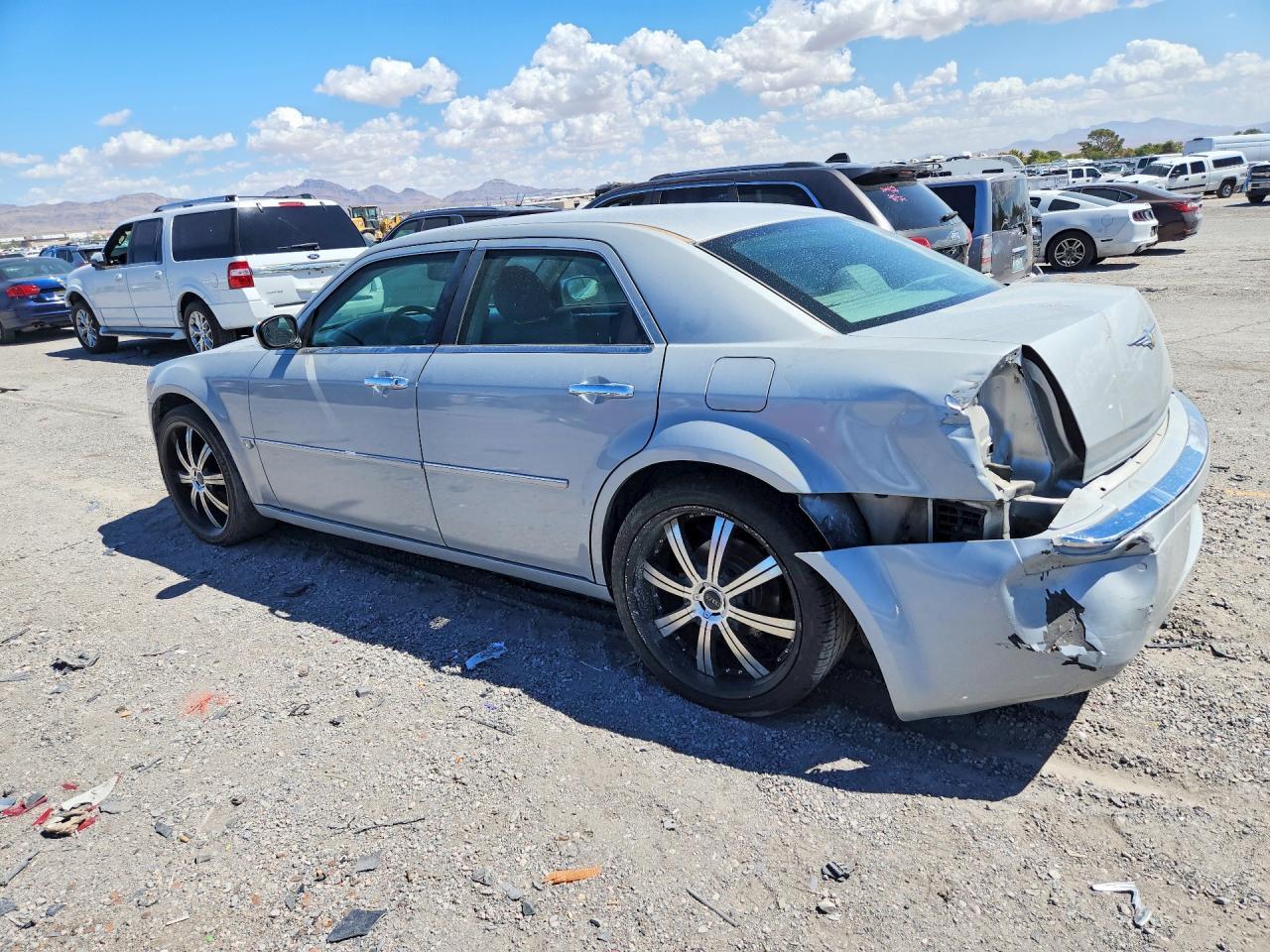 2006 Chrysler 300C - Image 2