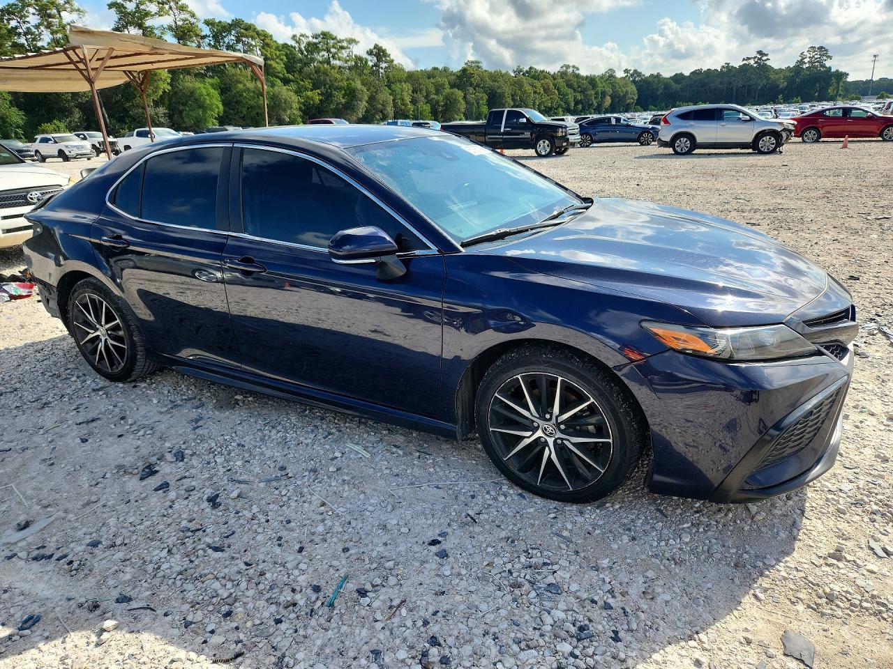 2022 Toyota Camry Se - Image 4