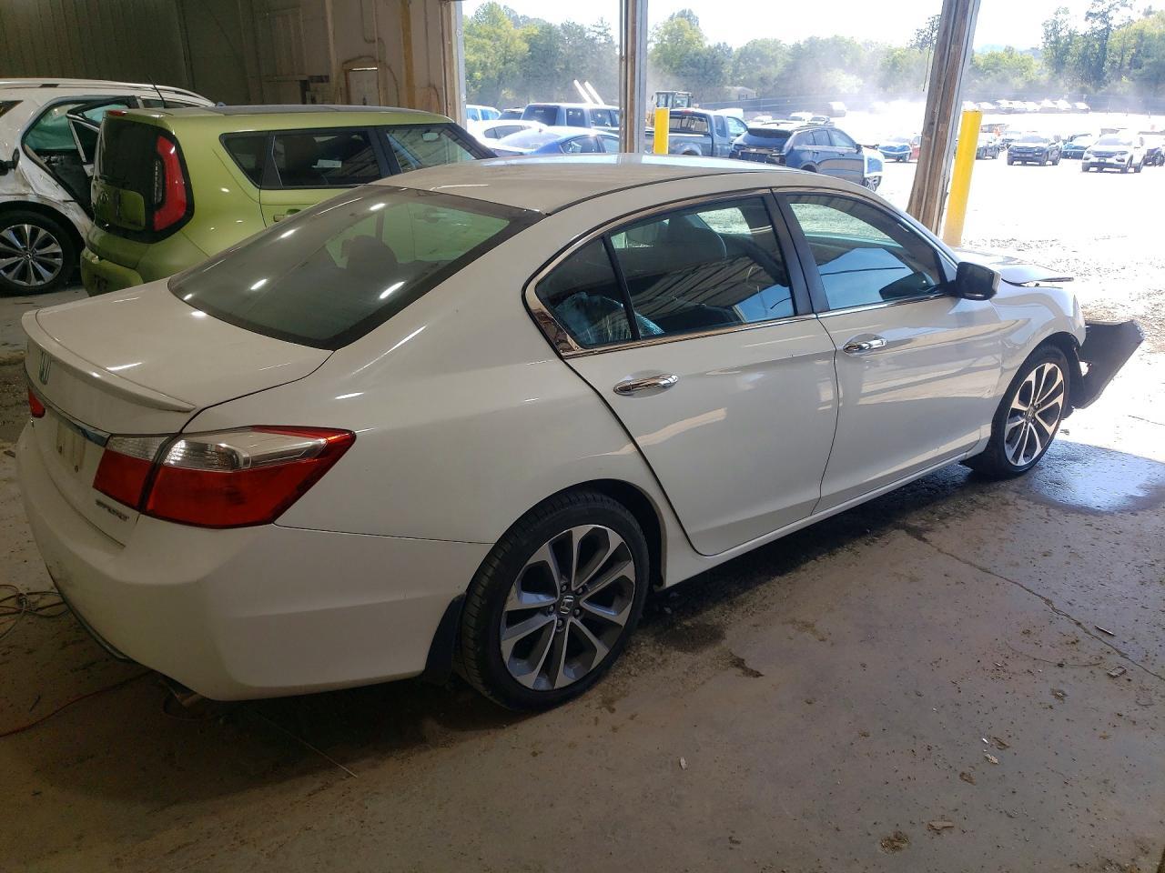 2015 Honda Accord Sport - Image 3