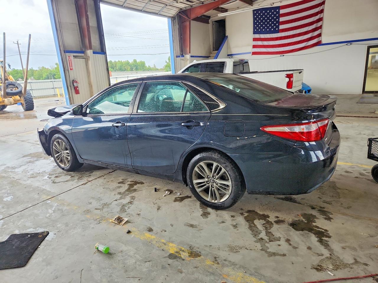 2017 Toyota Camry Se - Image 2