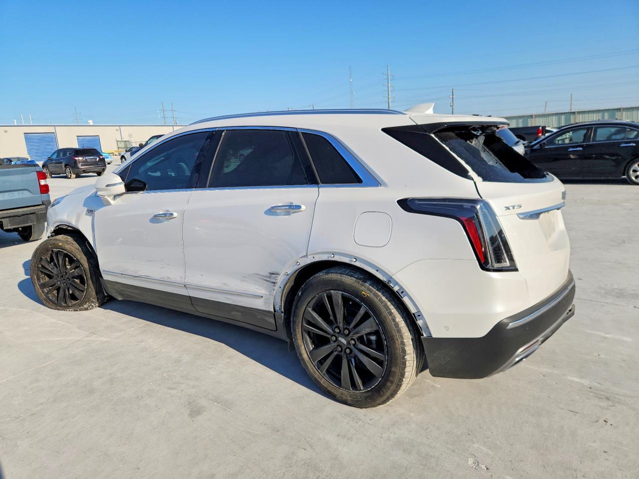 2024 Cadillac Xt5 Premium Luxury - Image 2