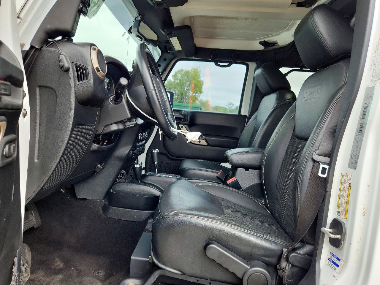 2017 Jeep Wrangler Unlimited Sahara - Image 7