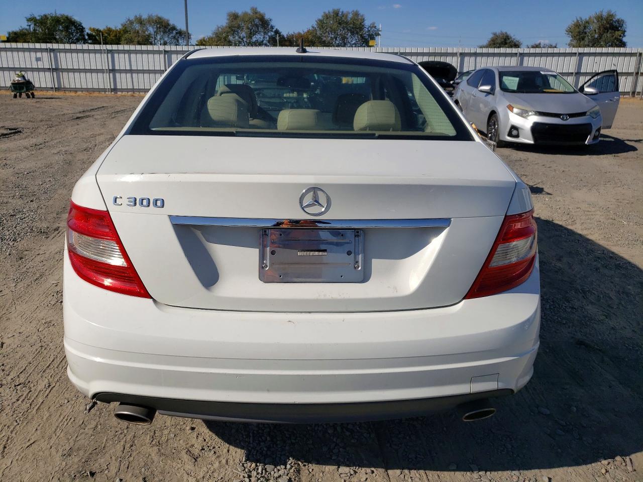 2011 Mercedes-Benz C 300 - Фото 6