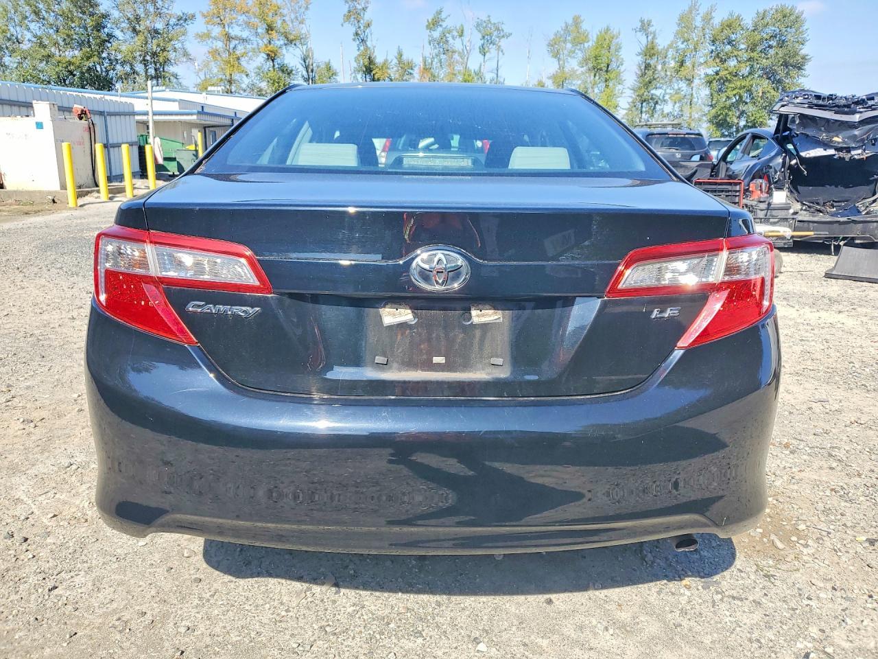 2013 Toyota Camry Le - Фото 6