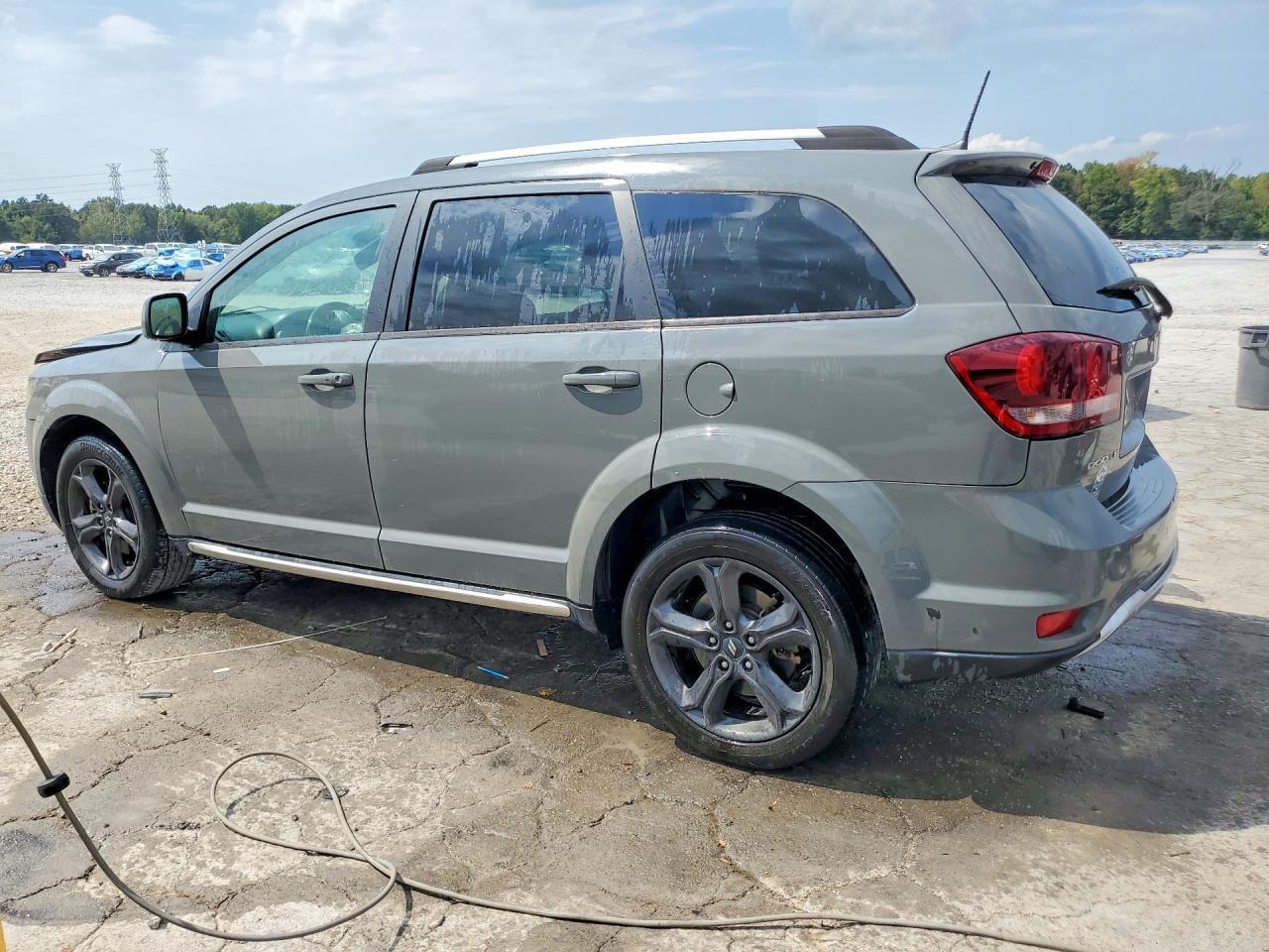 2020 Dodge Journey Crossroad - Image 2
