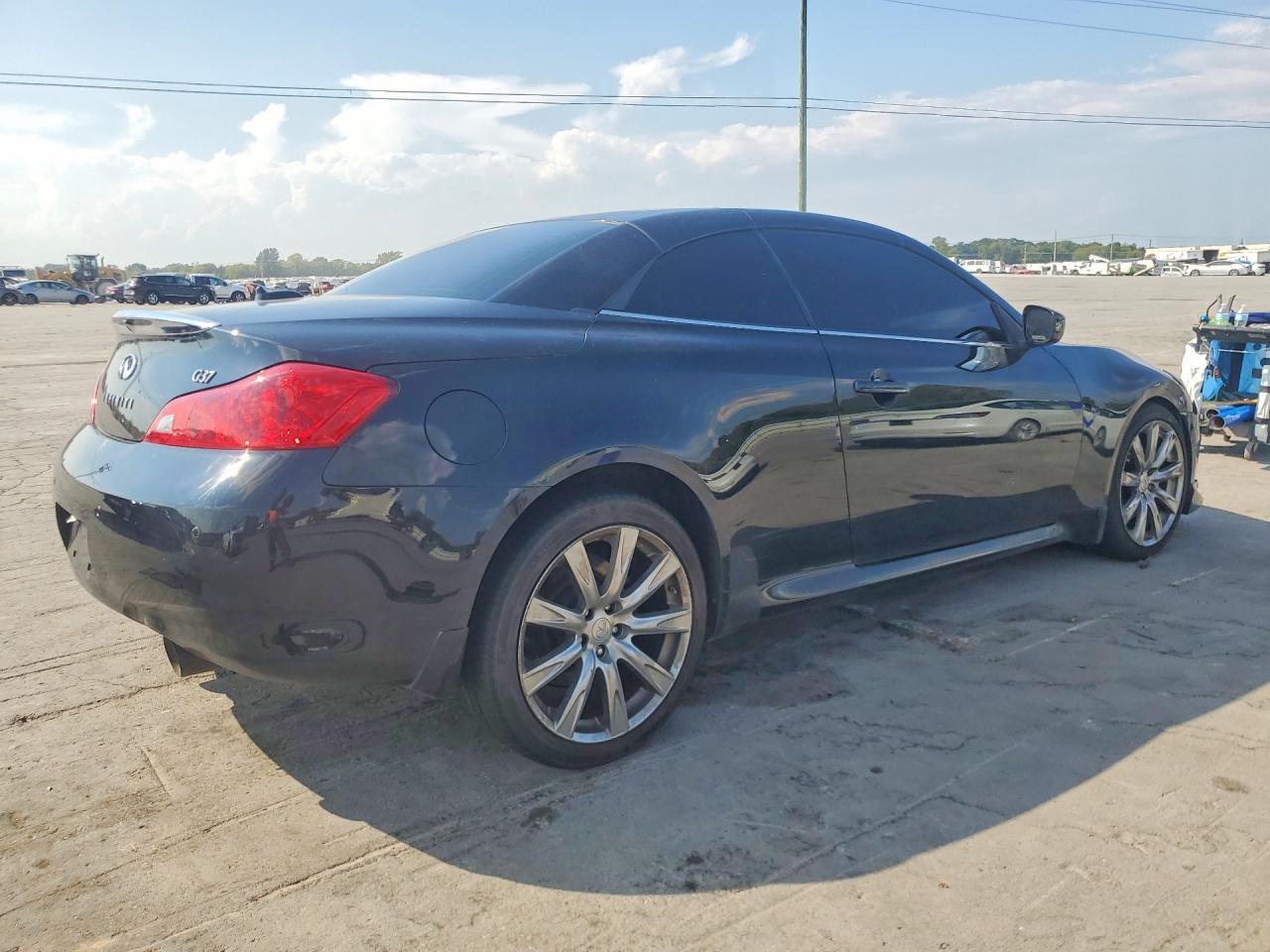 2010 Infiniti G37 Convertible Base - Image 3