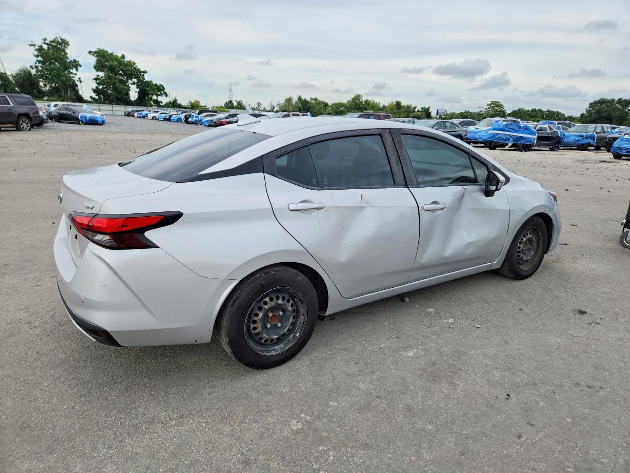 2020 Nissan Versa Sv - Image 3