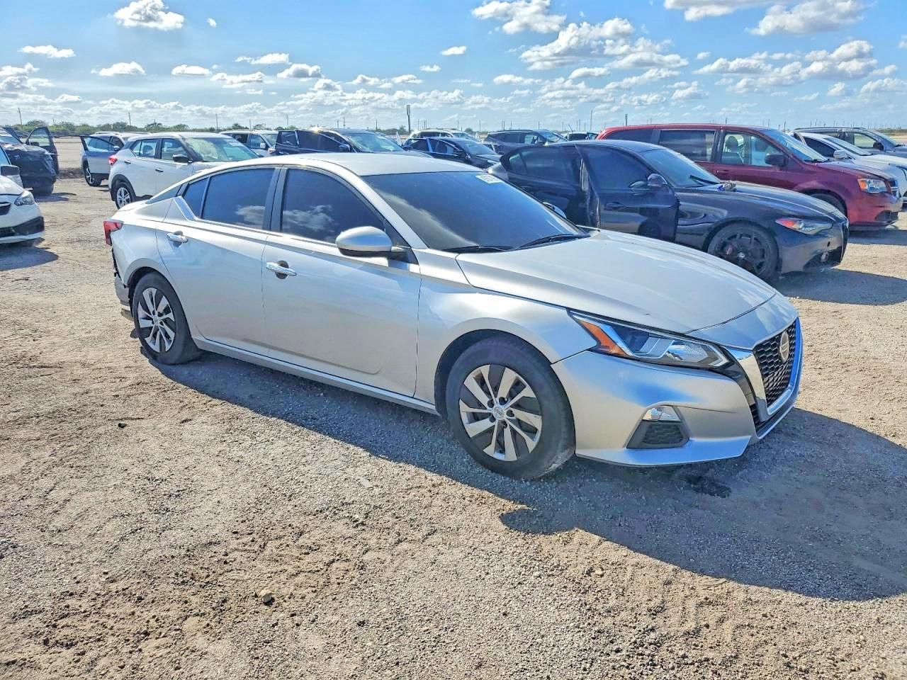 2020 Nissan Altima S - Фото 4