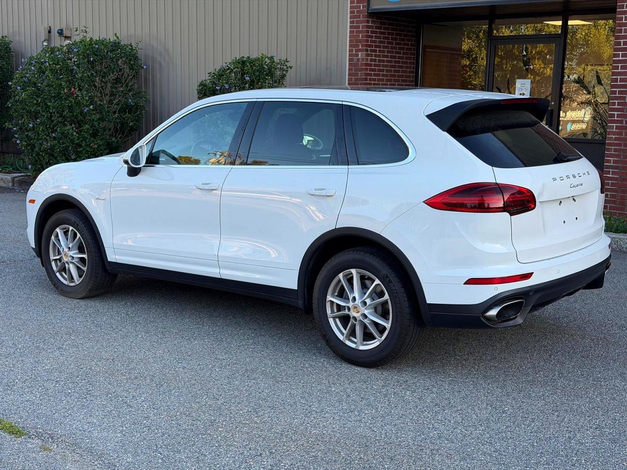 2015 Porsche Cayenne - Image 3