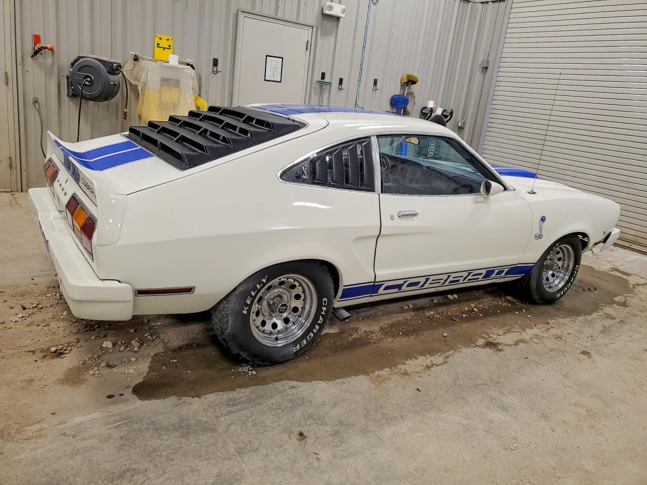 1976 Ford Mustang - Image 3