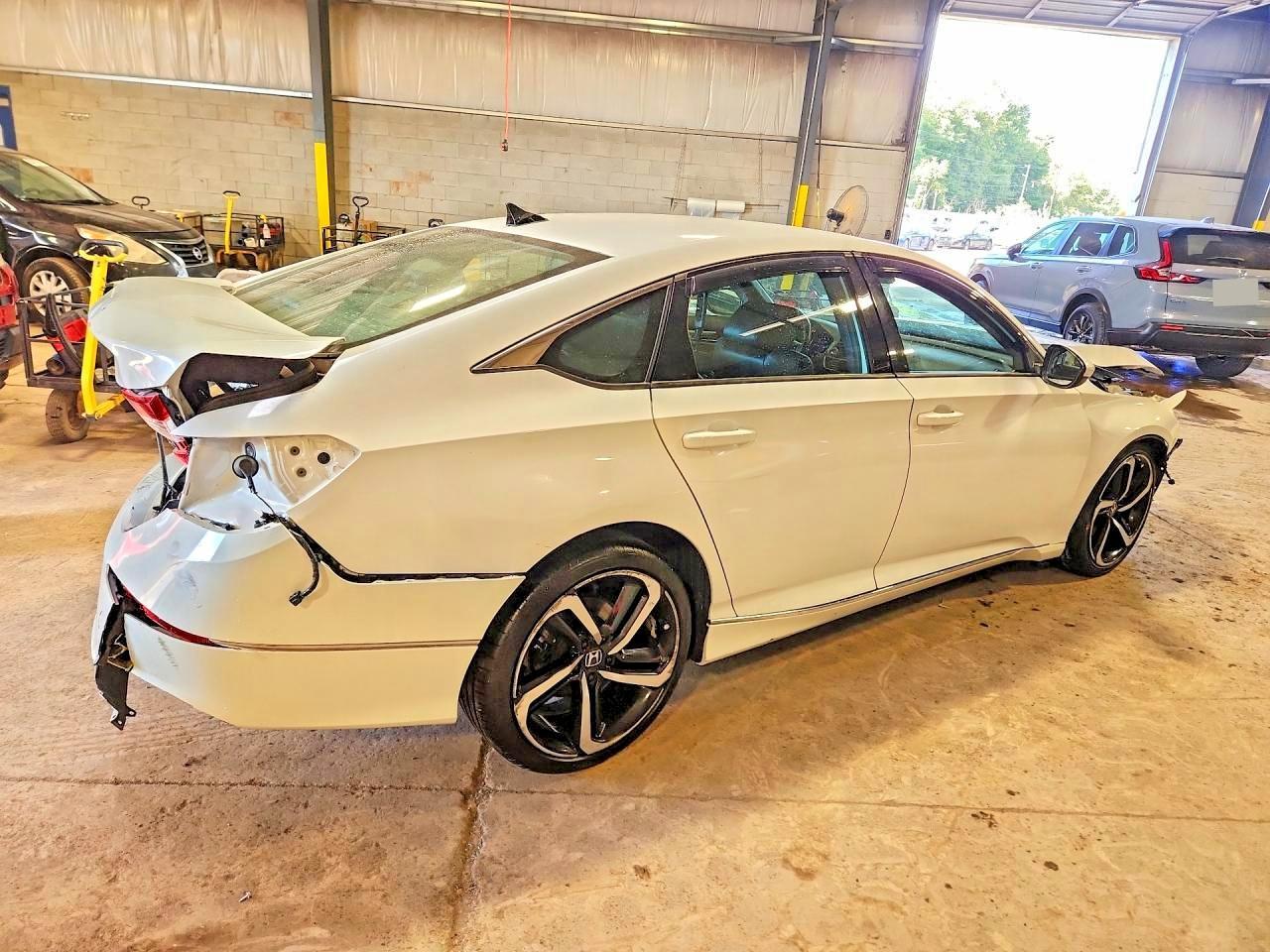 2022 Honda Accord Sport - Фото 3