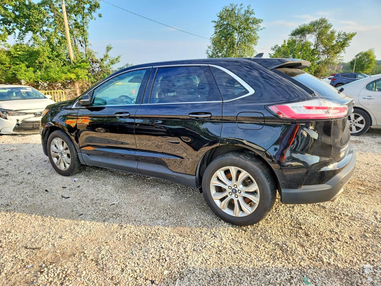 2022 Ford Edge Titanium - Фото 2