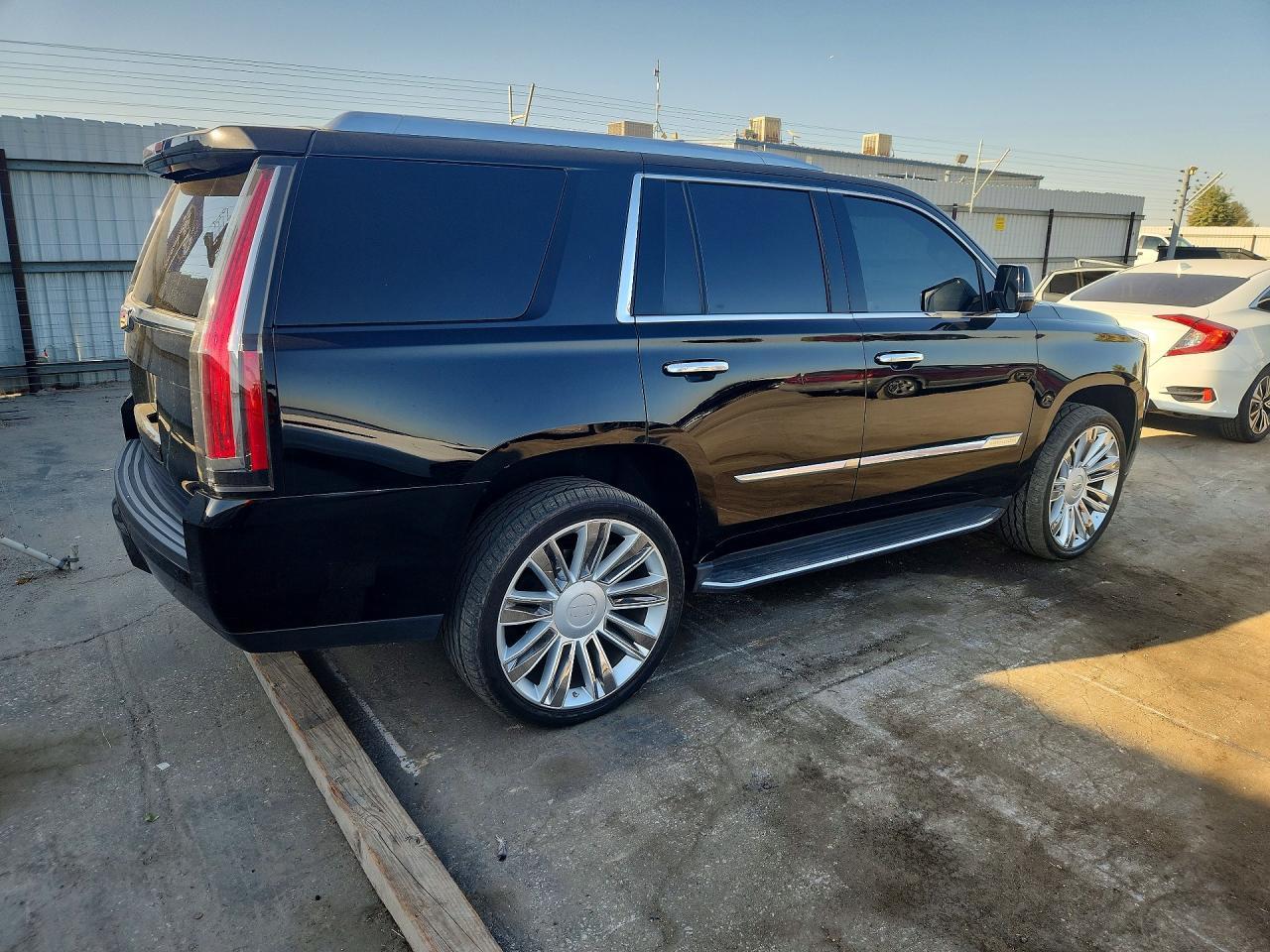 2016 Cadillac Escalade - Фото 3