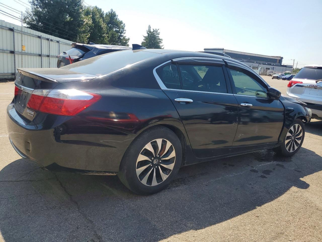 2015 Honda Accord Touring Hybrid - Image 3