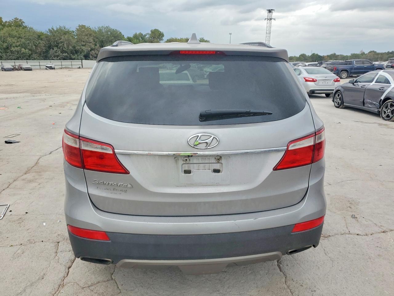 2014 Hyundai Santa Fe Gls - Image 6