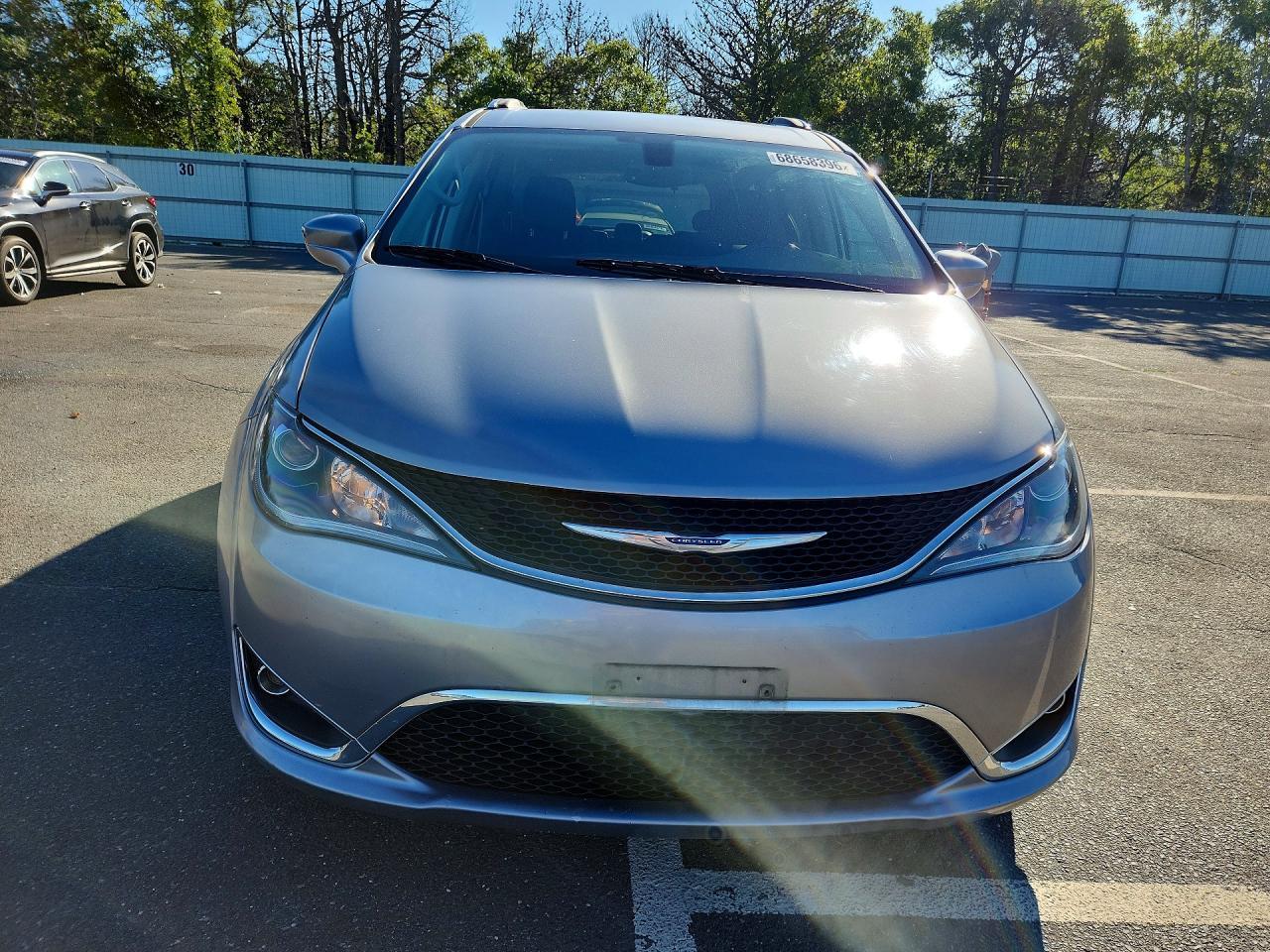 2019 Chrysler Pacifica Touring L - Image 5