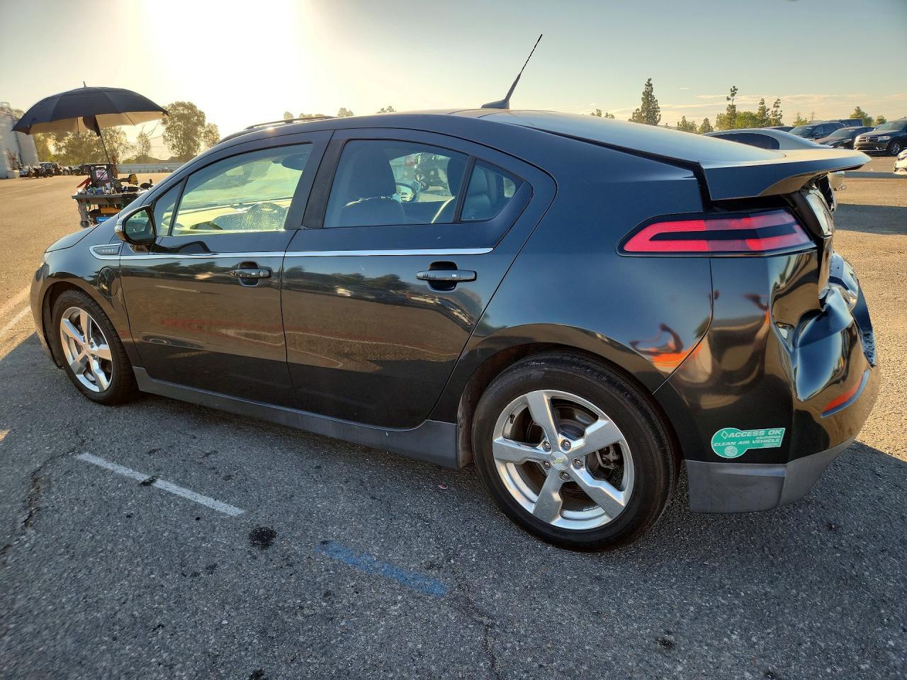 2014 Chev Volt - Image 2