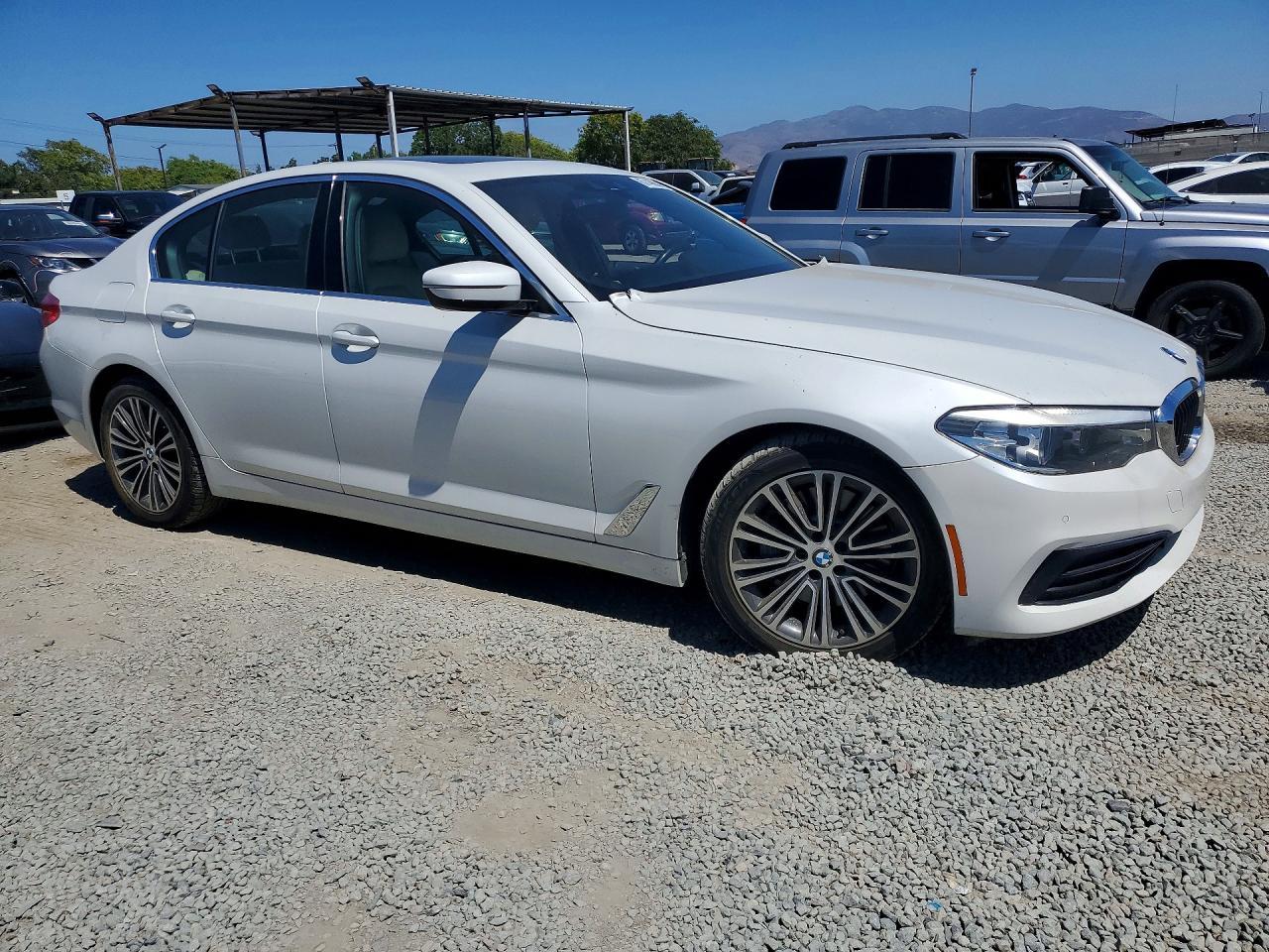 2019 BMW 530 I - Image 4