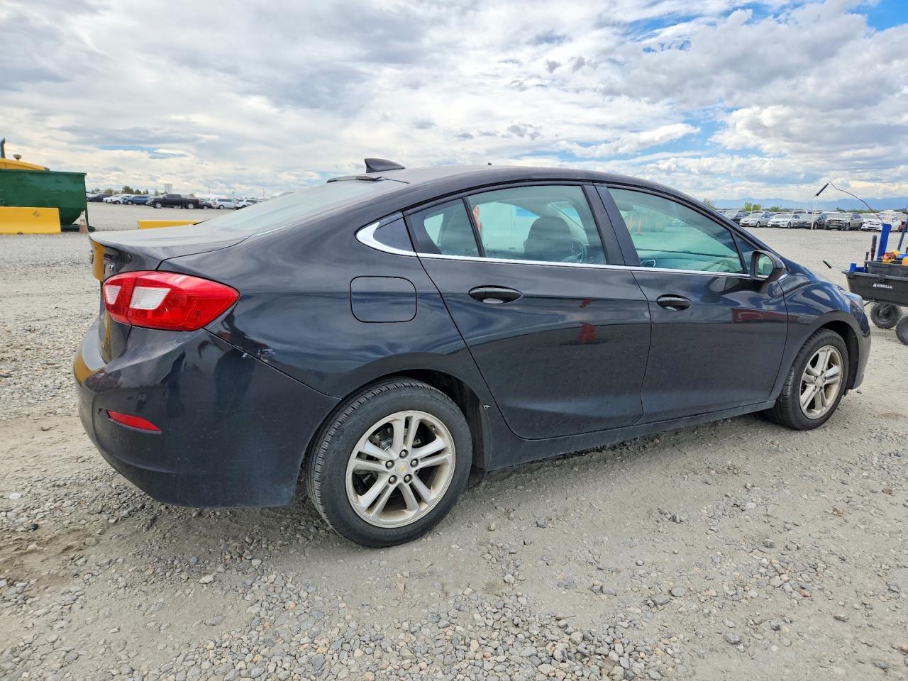2017 Chevrolet Cruze Lt - Image 3