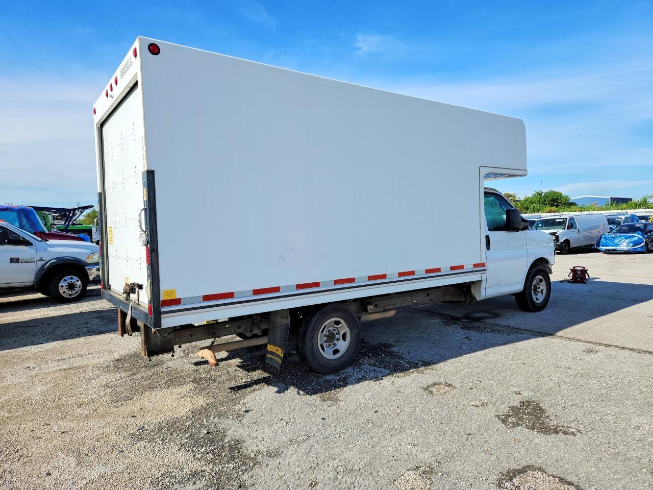 2019 Chevrolet Express G3500 - Фото 3