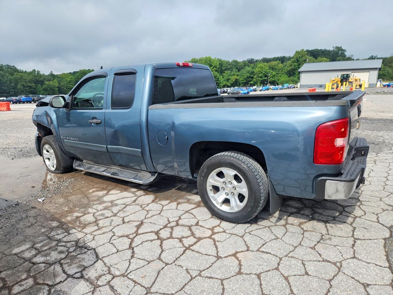 2007 Chevrolet Silverado K1500 - Image 2