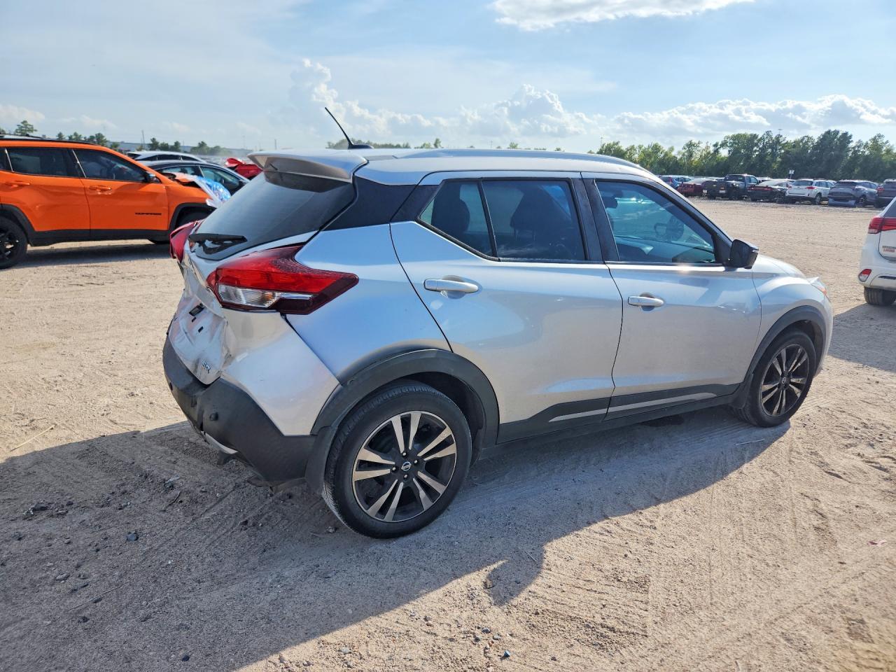 2020 Nissan Kicks Sr - Фото 3