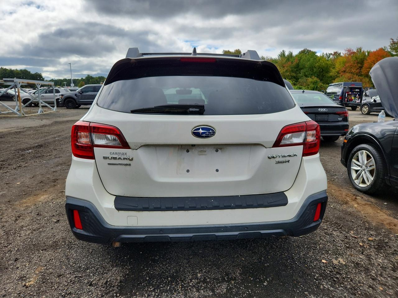 2018 Subaru Outback 3.6R Limited - Image 6