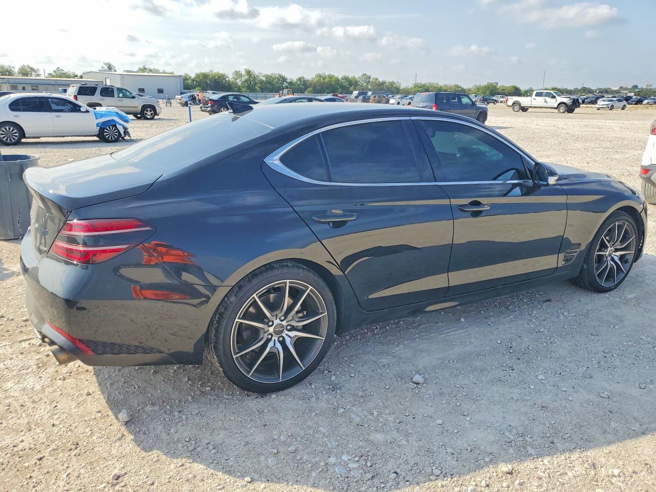 2023 Genesis G70 2.0T - Фото 3