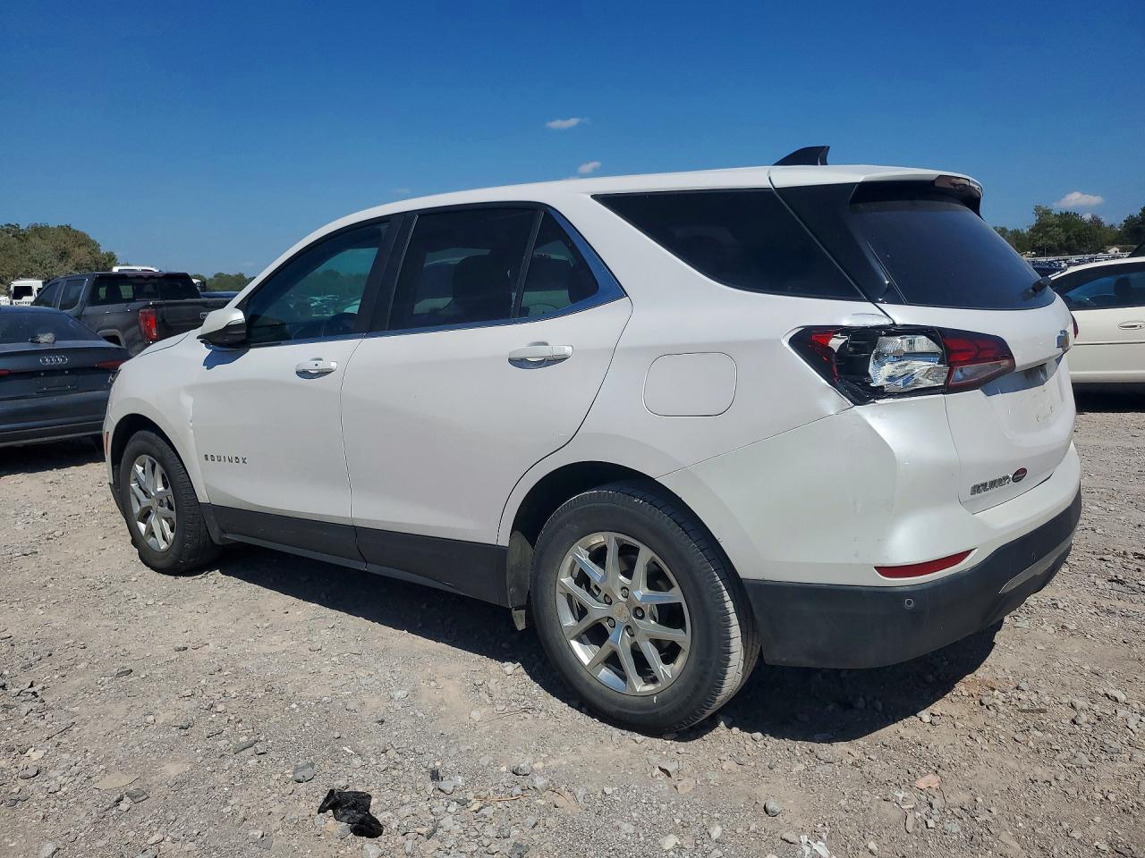 2022 Chevrolet Equinox Lt - Image 2