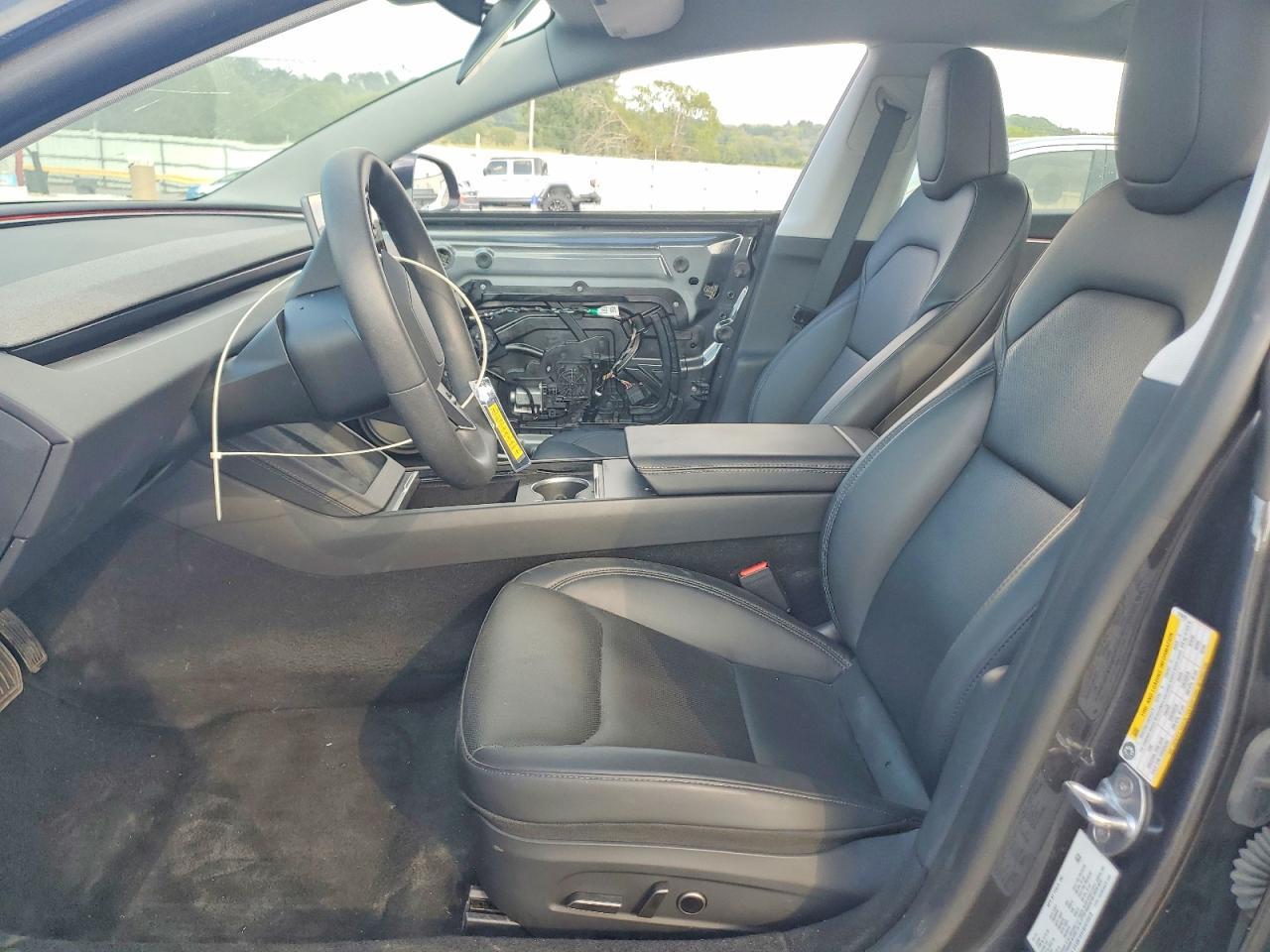 2025 Tesla Model 3 - Фото 7