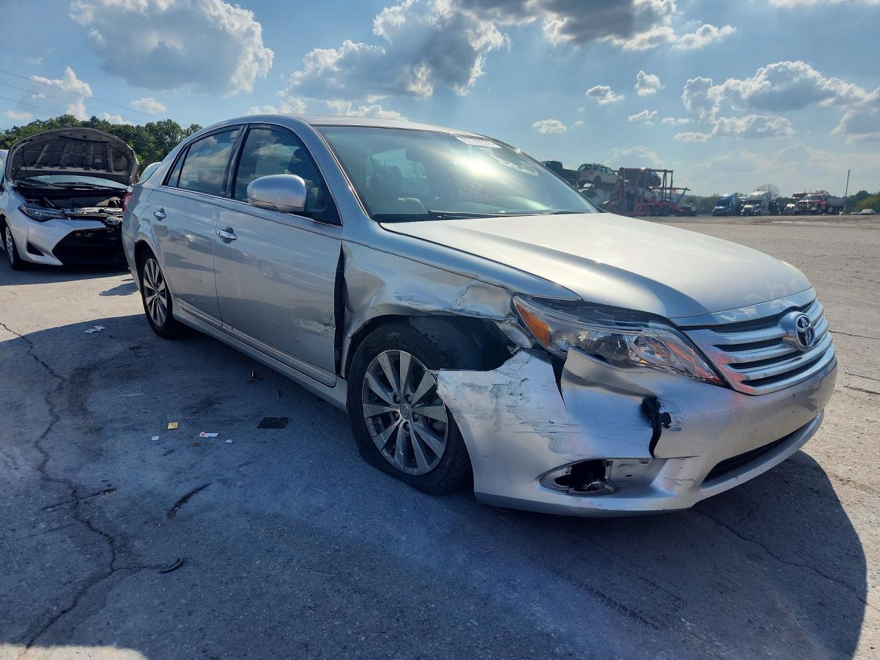 2012 Toyota Avalon Limited - Image 4