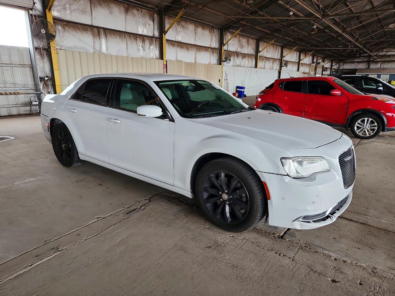 2015 Chrysler 300 Limited - Фото 4