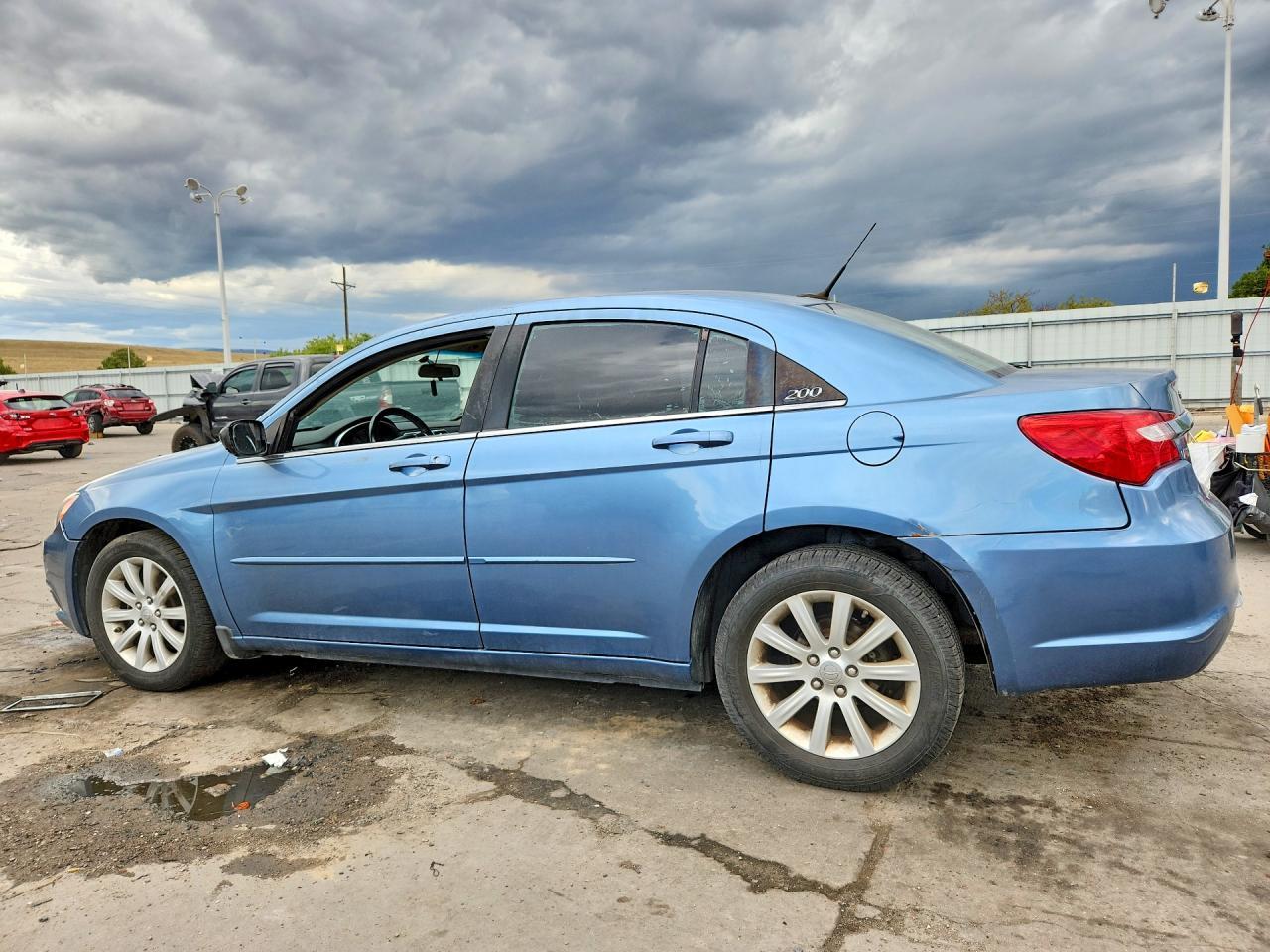 2011 Chrysler 200 Touring - Фото 2