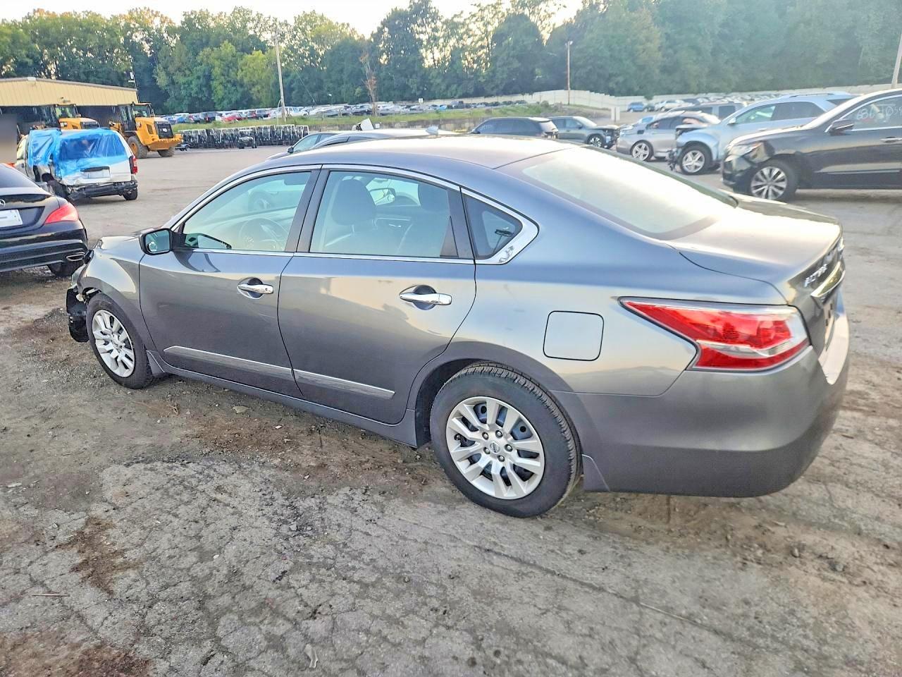 2015 Nissan Altima 2.5 S - Фото 2