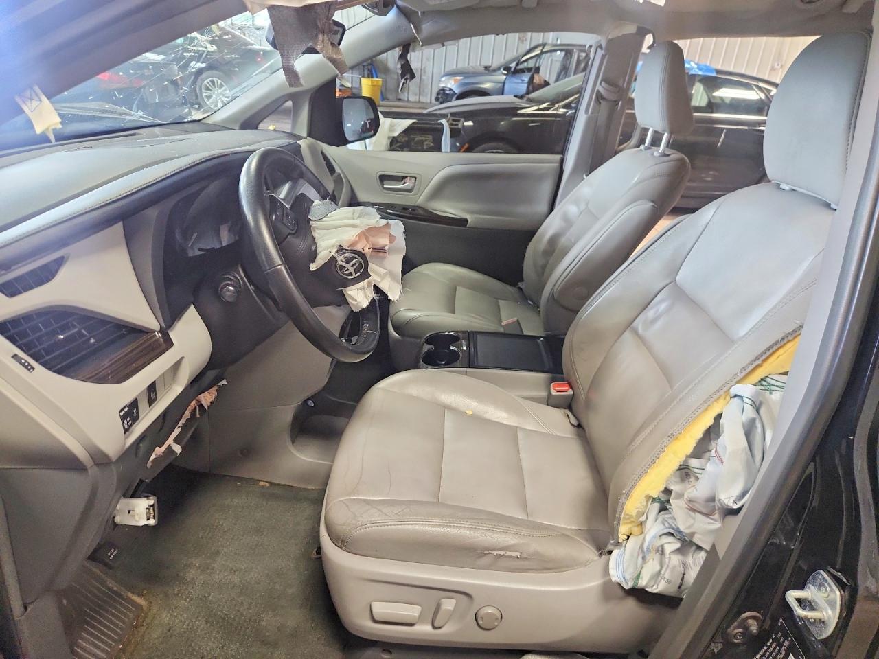 2015 Toyota Sienna Xle 7-Passenger - Фото 7